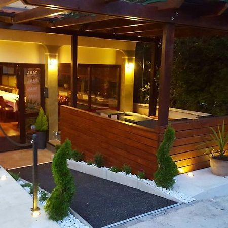 Villa Cezar Kaštel Lukšić エクステリア 写真