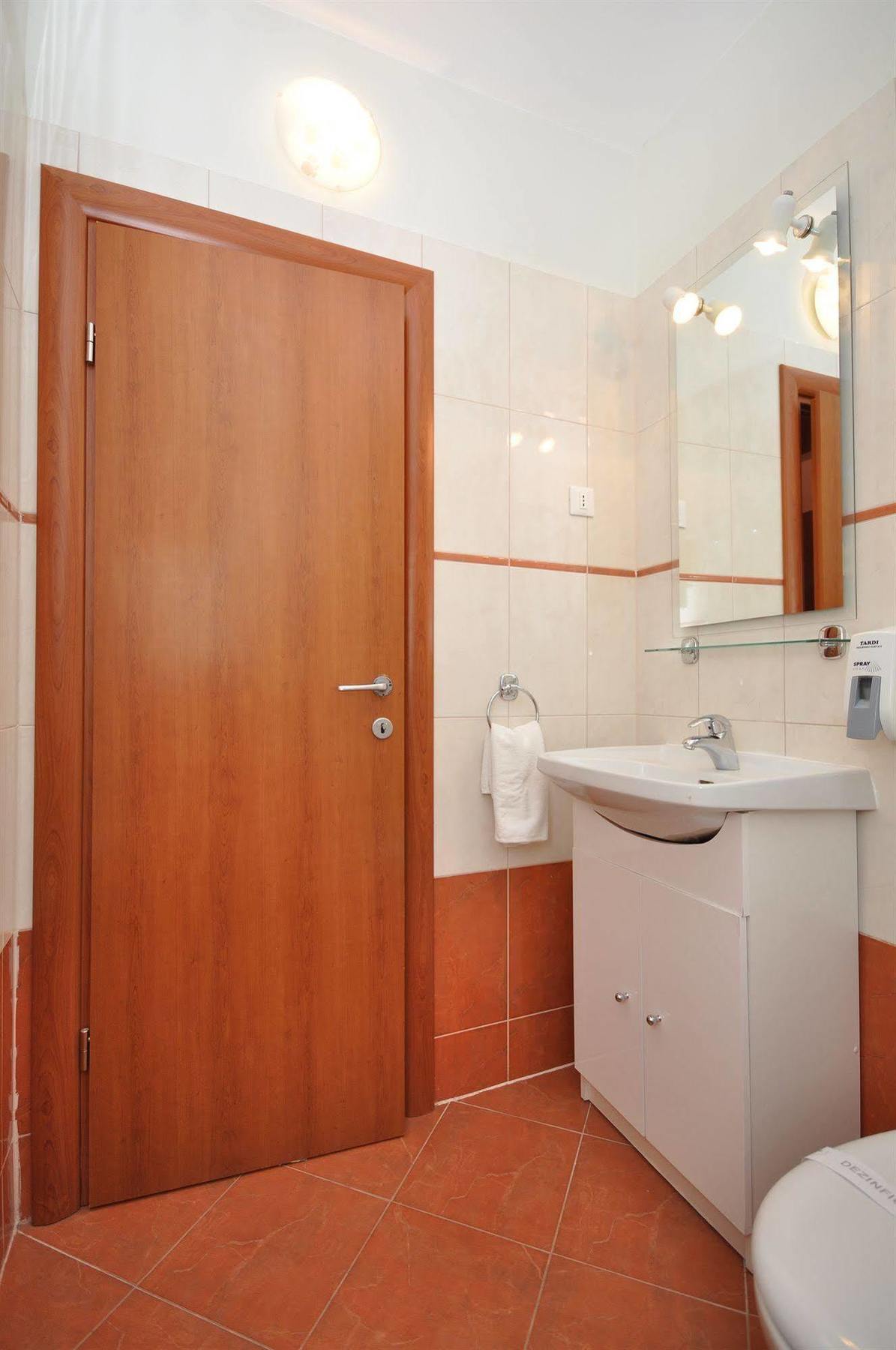 Villa Cezar Kaštel Lukšić エクステリア 写真