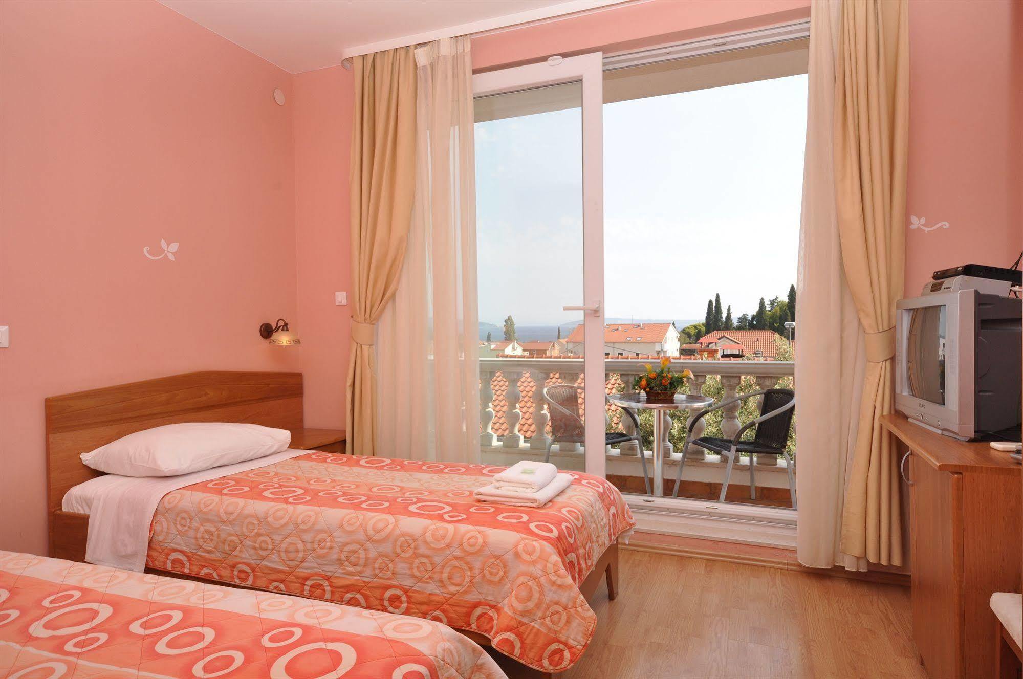 Villa Cezar Kaštel Lukšić エクステリア 写真
